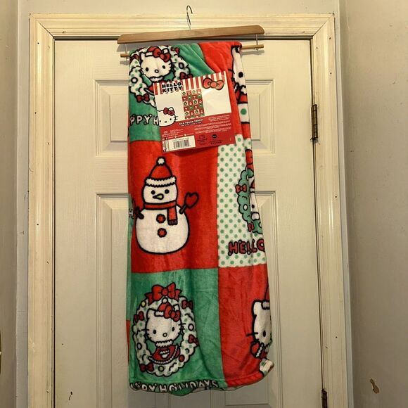 NEW 2024 Hello Kitty Christmas Holiday Hugs Silk Touch Throw Blanket 50" x70" - Picture 4 of 9